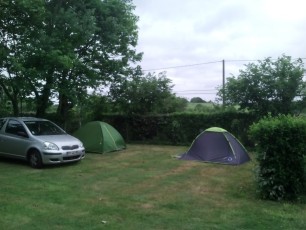 Des grands emplacements au camping d'Arzal