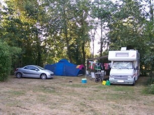 CAMPING EMPLACEMENT GRANDE FAMILLE